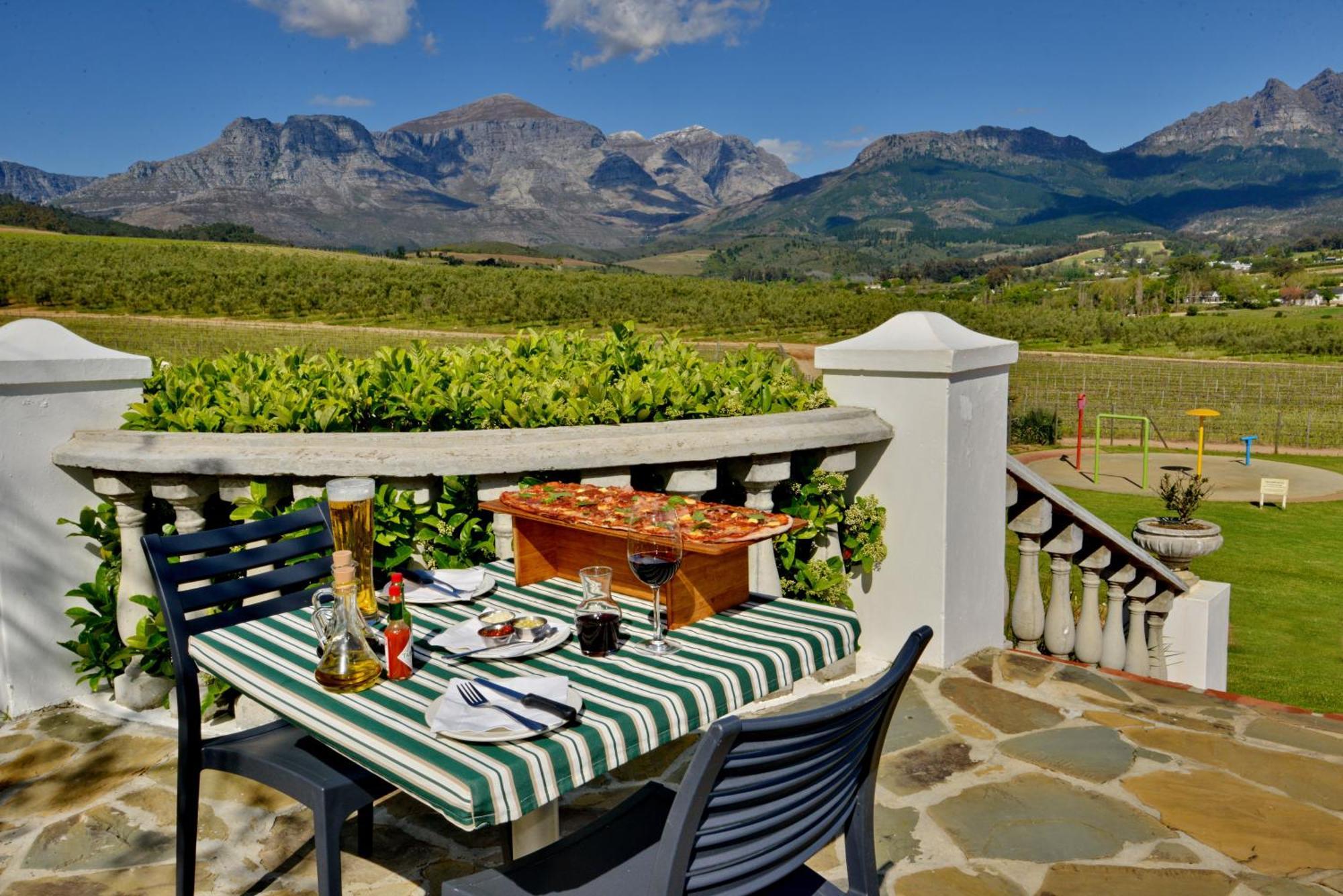 The Coach House At Val Du Charron Hotel Wellington Exterior foto